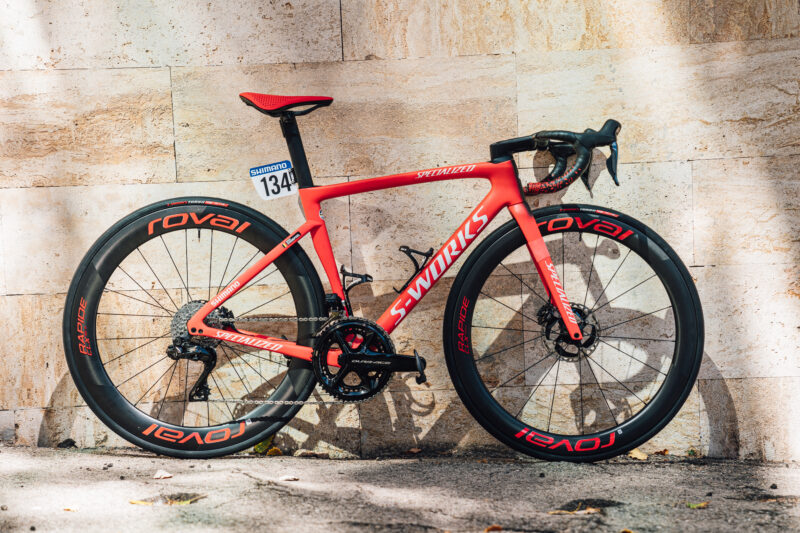 ブエルタ総合優勝記念「Vuelta ‘Rojo’ Tarmac SL7 LTD」限定フレームセットが抽選販売に！