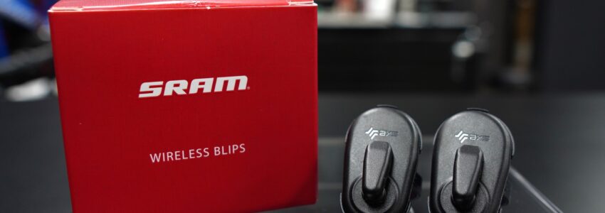 上ハンドルやDHバーにスイッチ増設！「SRAM eTap AXS Wireless Blips」