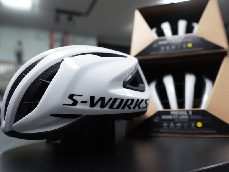 軽量万能ヘルメットの「S-WORKS PREVAIL 3」に3色の新色が新登場！